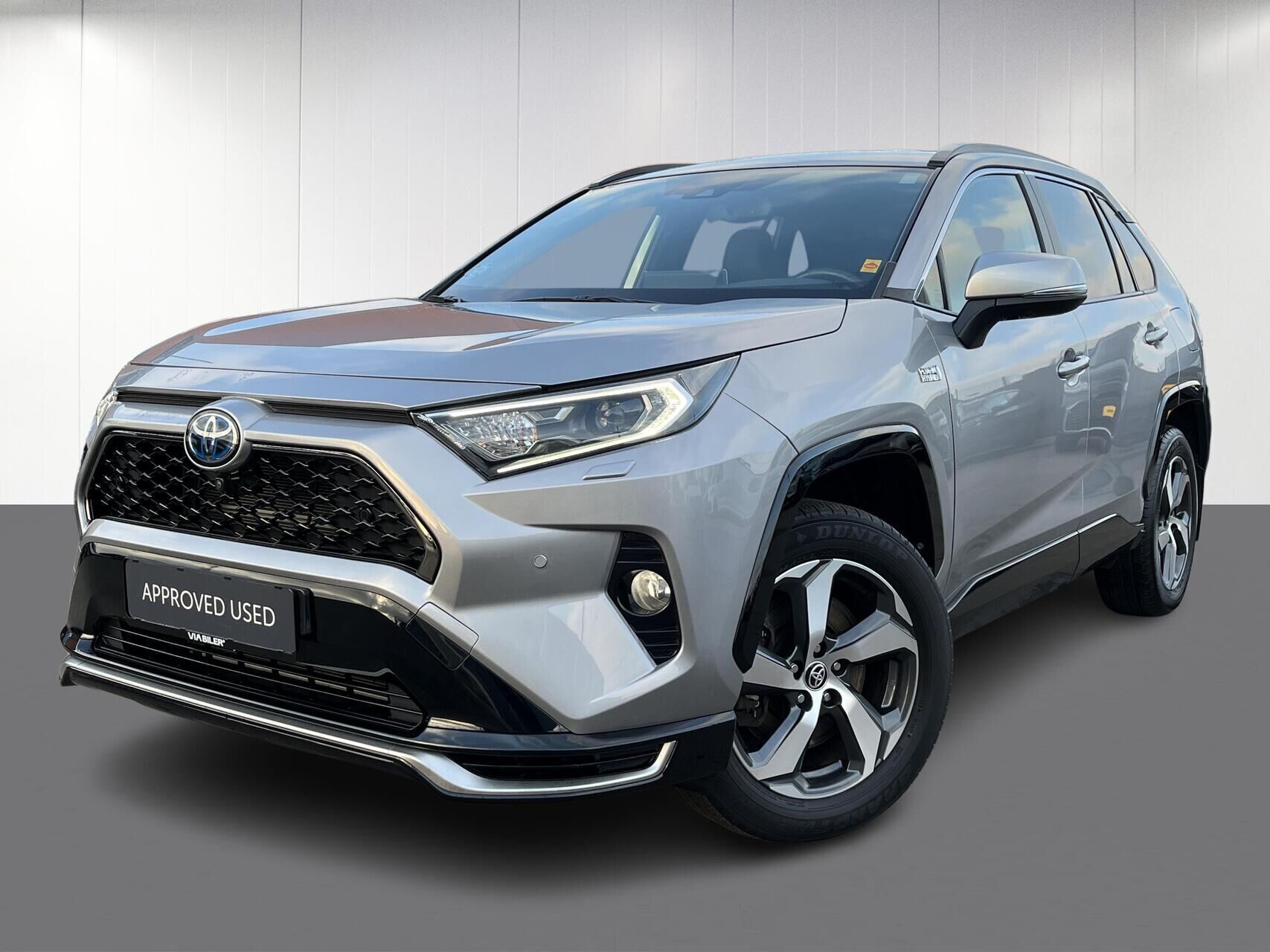 Sølv Toyota RAV4 Plug-in fra 2021 set udefra