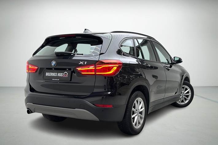 Sort BMW X1 fra 2017