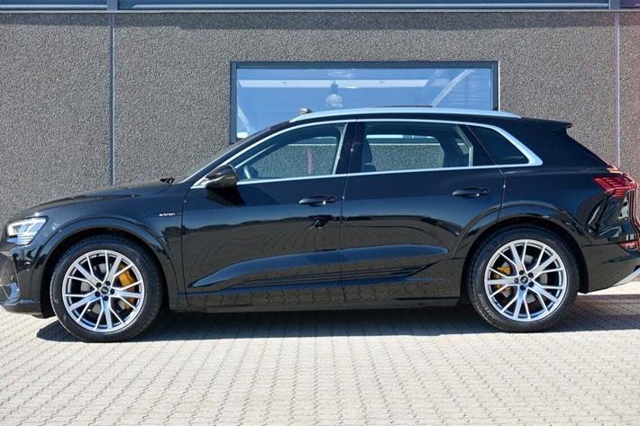 Sort Audi e-tron fra 2023