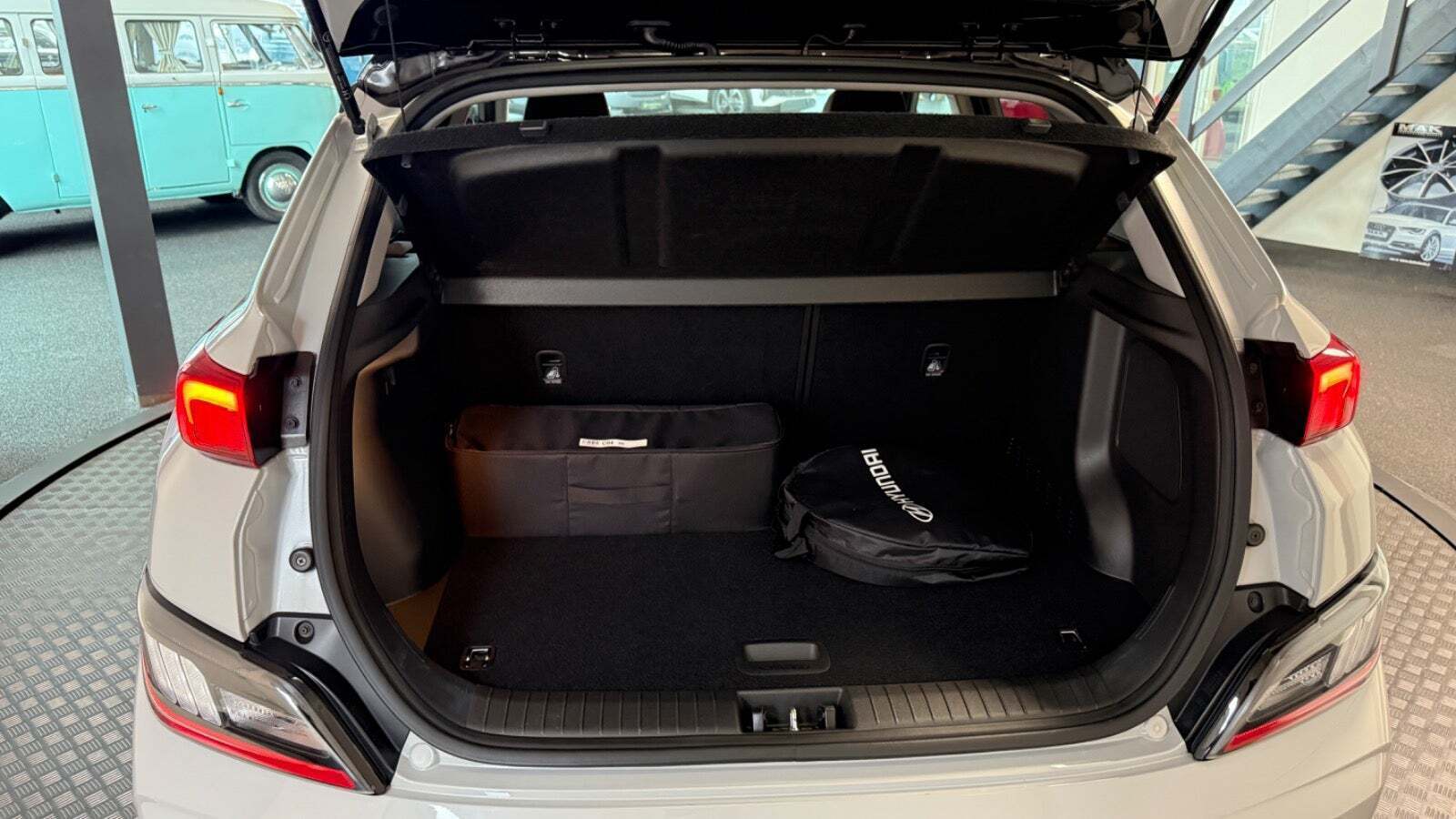 Grå Hyundai Kona fra 2022