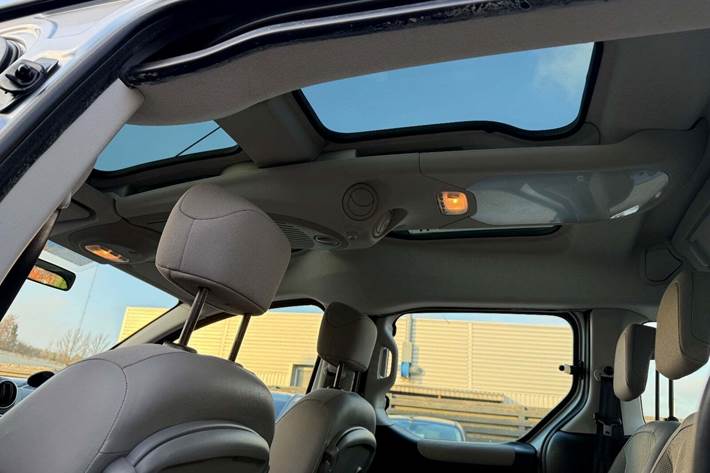 undefined Peugeot Partner Tepee fra 2008 set indefra