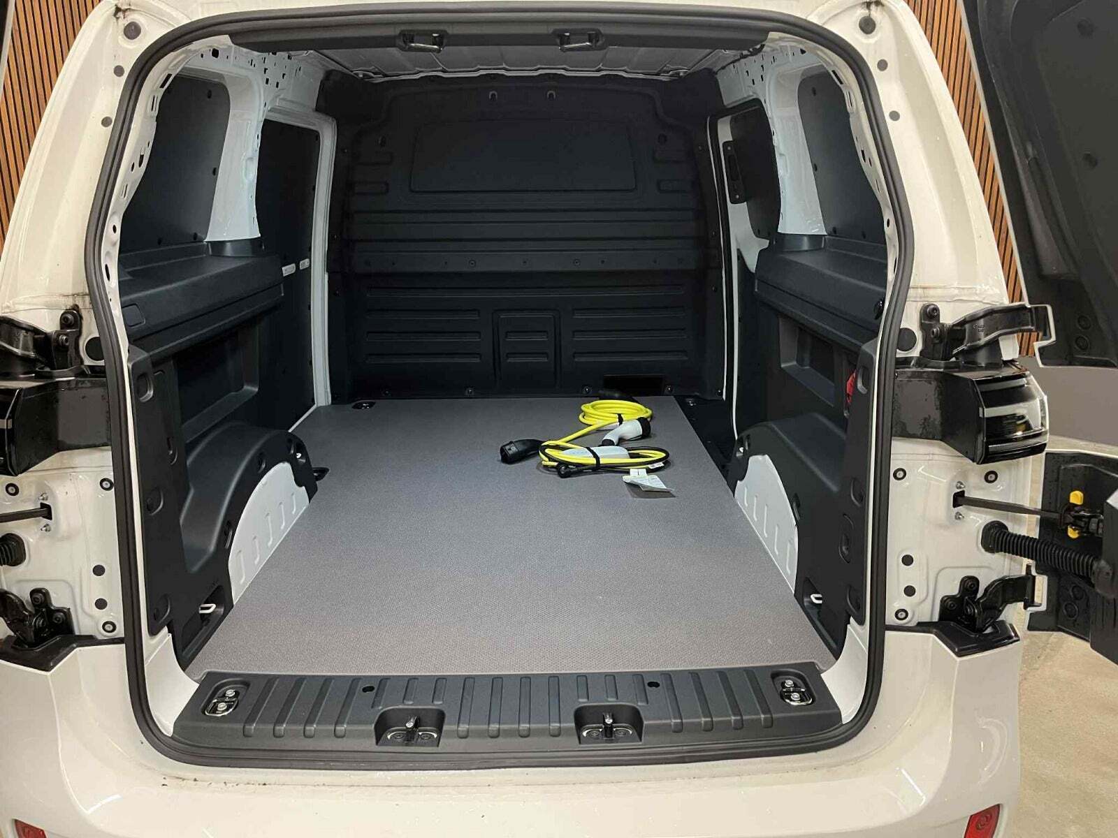 VW ID.Buzz 79 Cargo Comfort