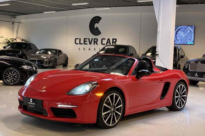 Rød Porsche 718 Boxster fra 2017 set udefra