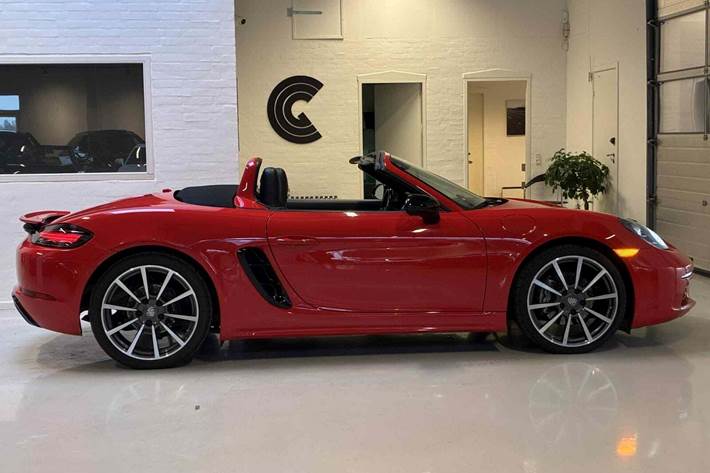 Rød Porsche 718 Boxster fra 2017