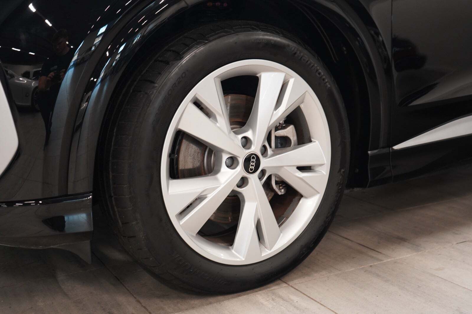 Sort Audi Q4 e-tron fra 2024