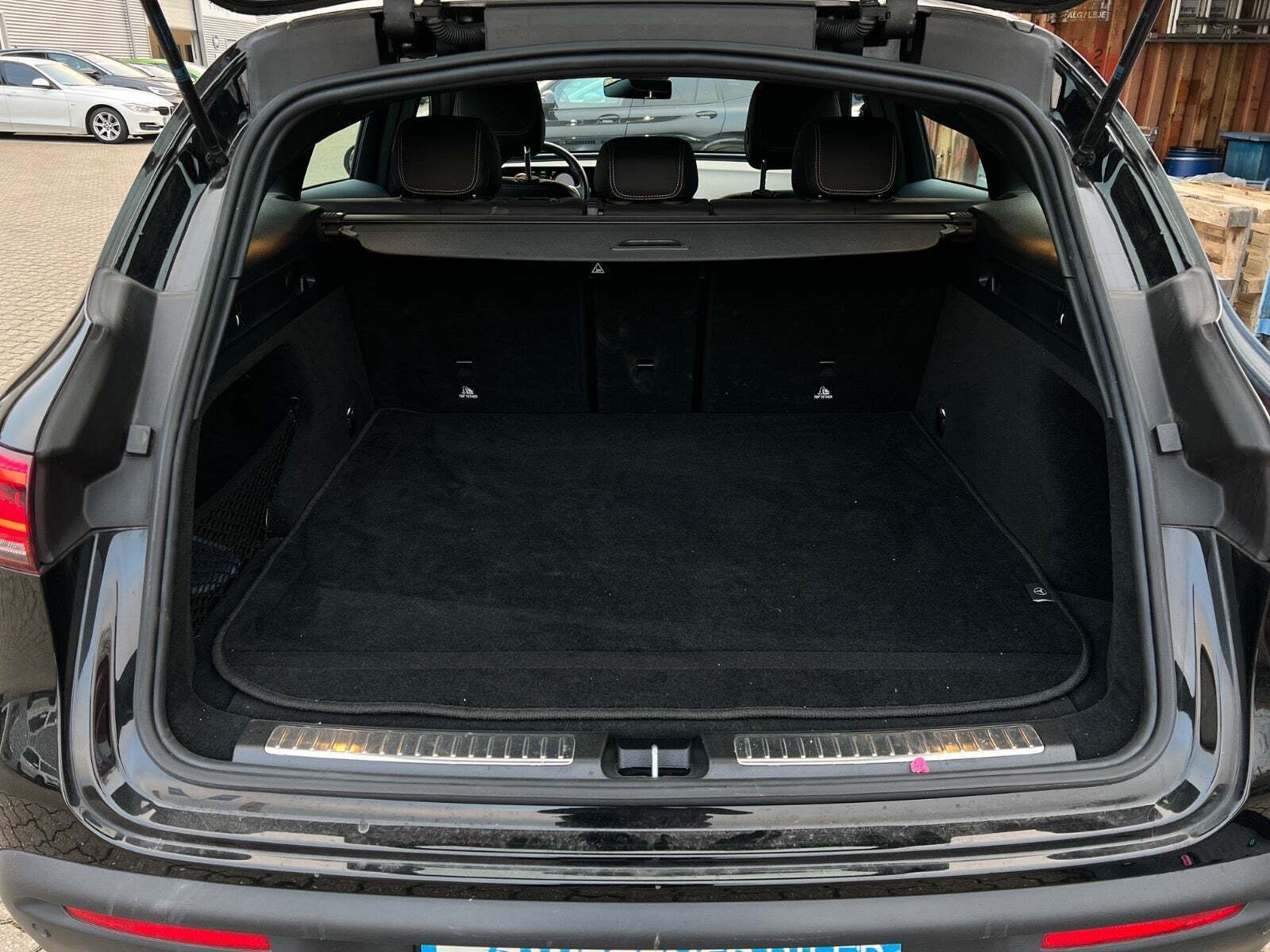 Sort Mercedes EQC400 fra 2021