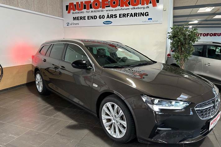 Brun Opel Insignia fra 2021 set udefra