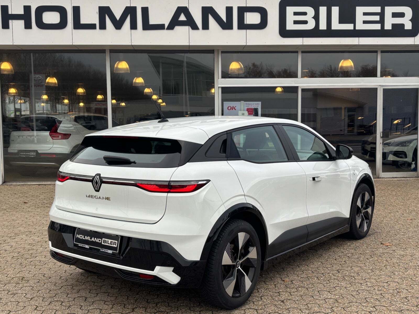 Hvid Renault Megane E-Tech fra 2023