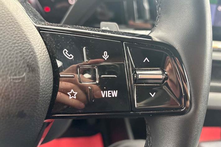 Hvid Renault Megane E-Tech fra 2023