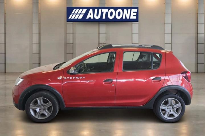 Rød Dacia Sandero Stepway fra 2017
