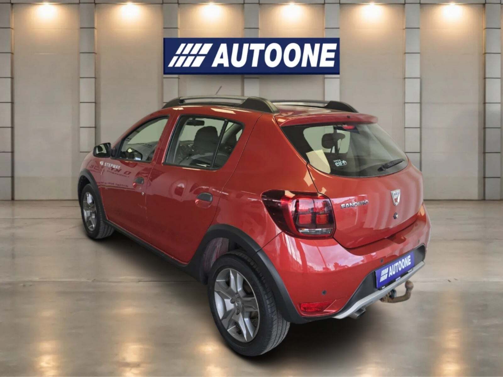 Rød Dacia Sandero Stepway fra 2017