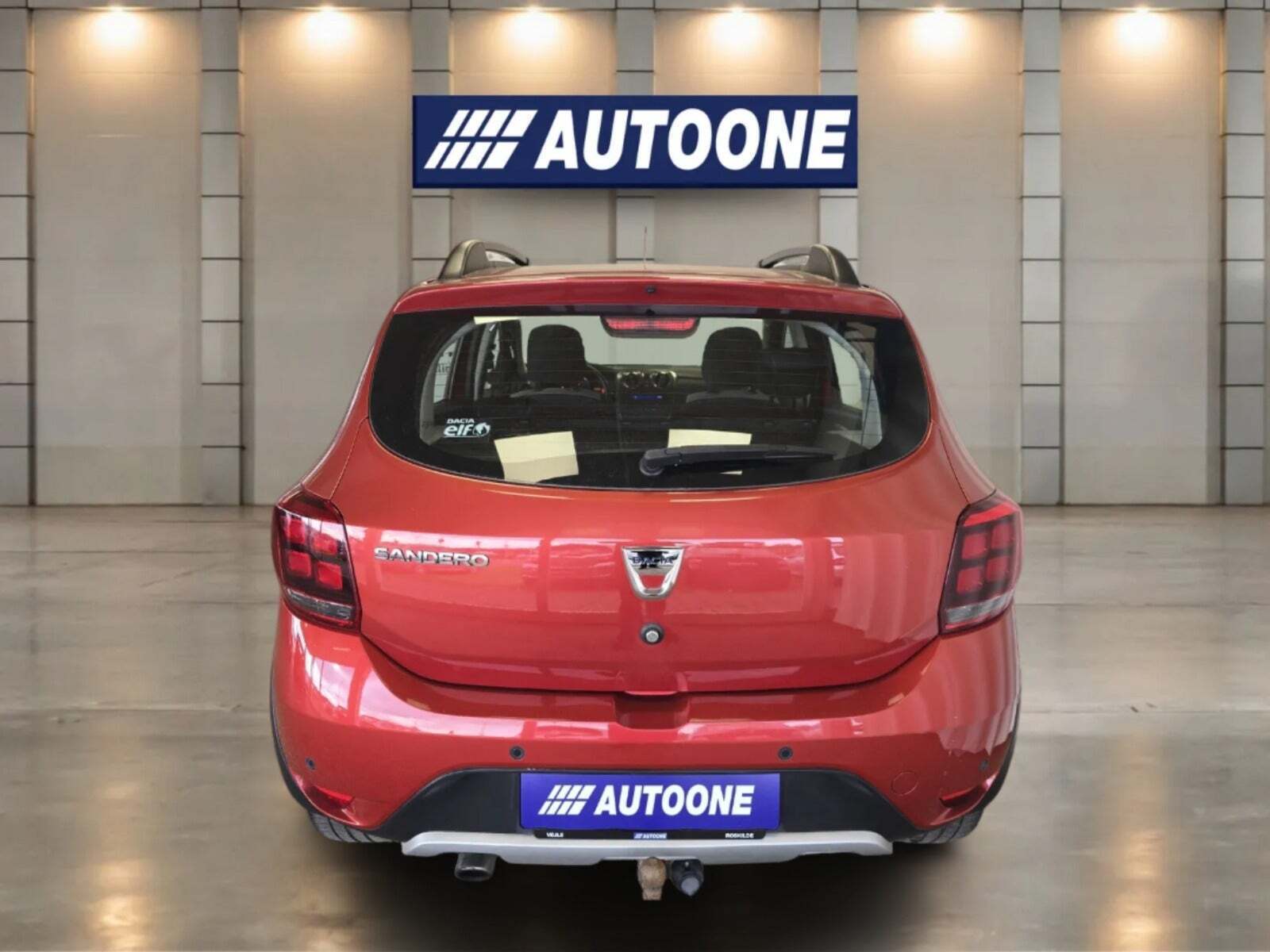 Rød Dacia Sandero Stepway fra 2017