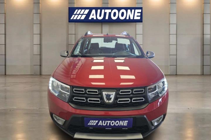 Rød Dacia Sandero Stepway fra 2017