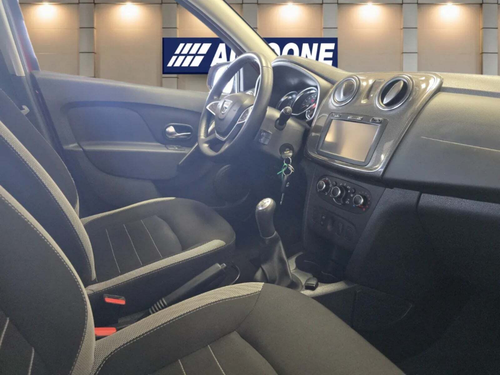 Rød Dacia Sandero Stepway fra 2017