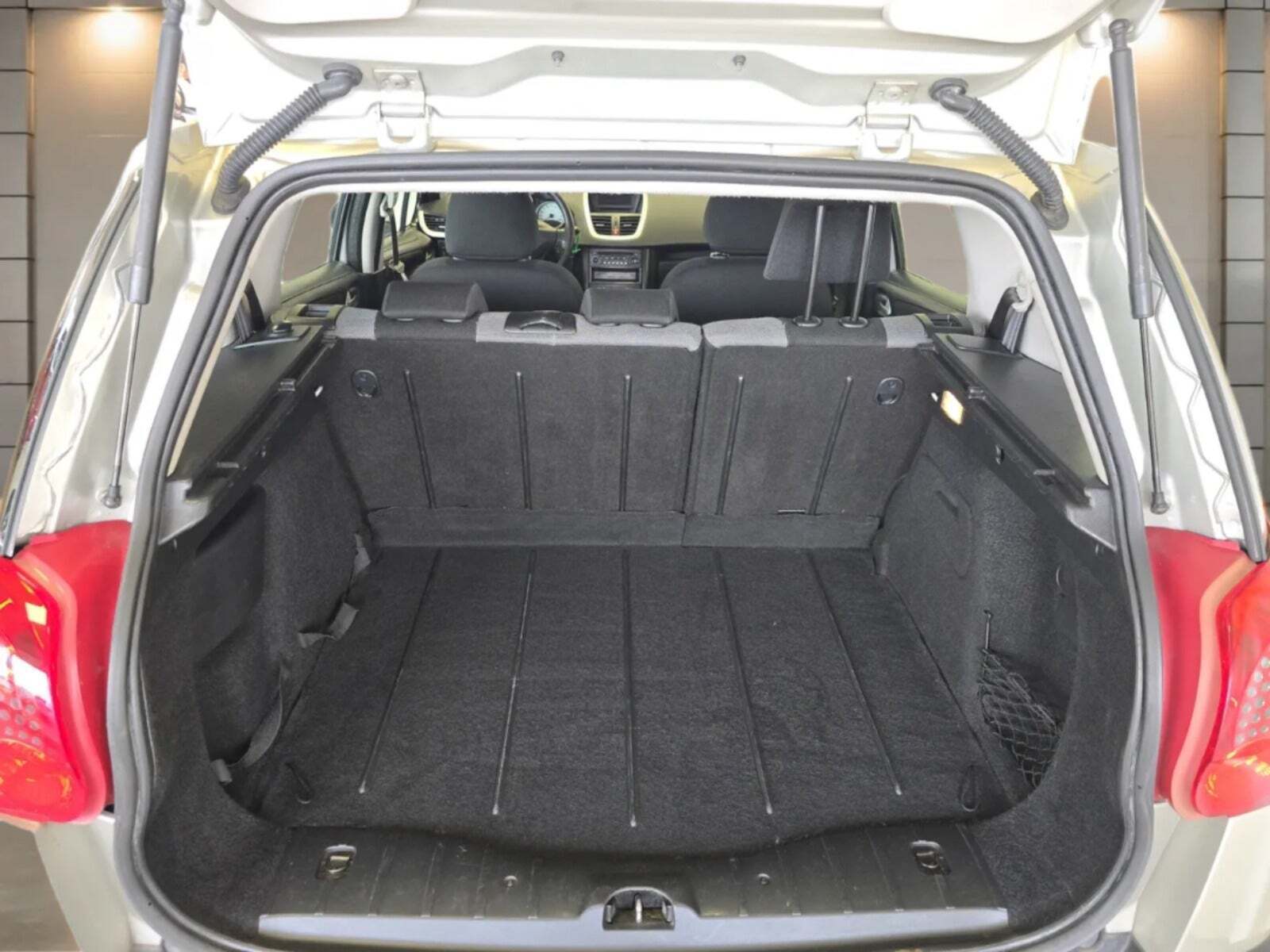 Orange Peugeot 207 fra 2009