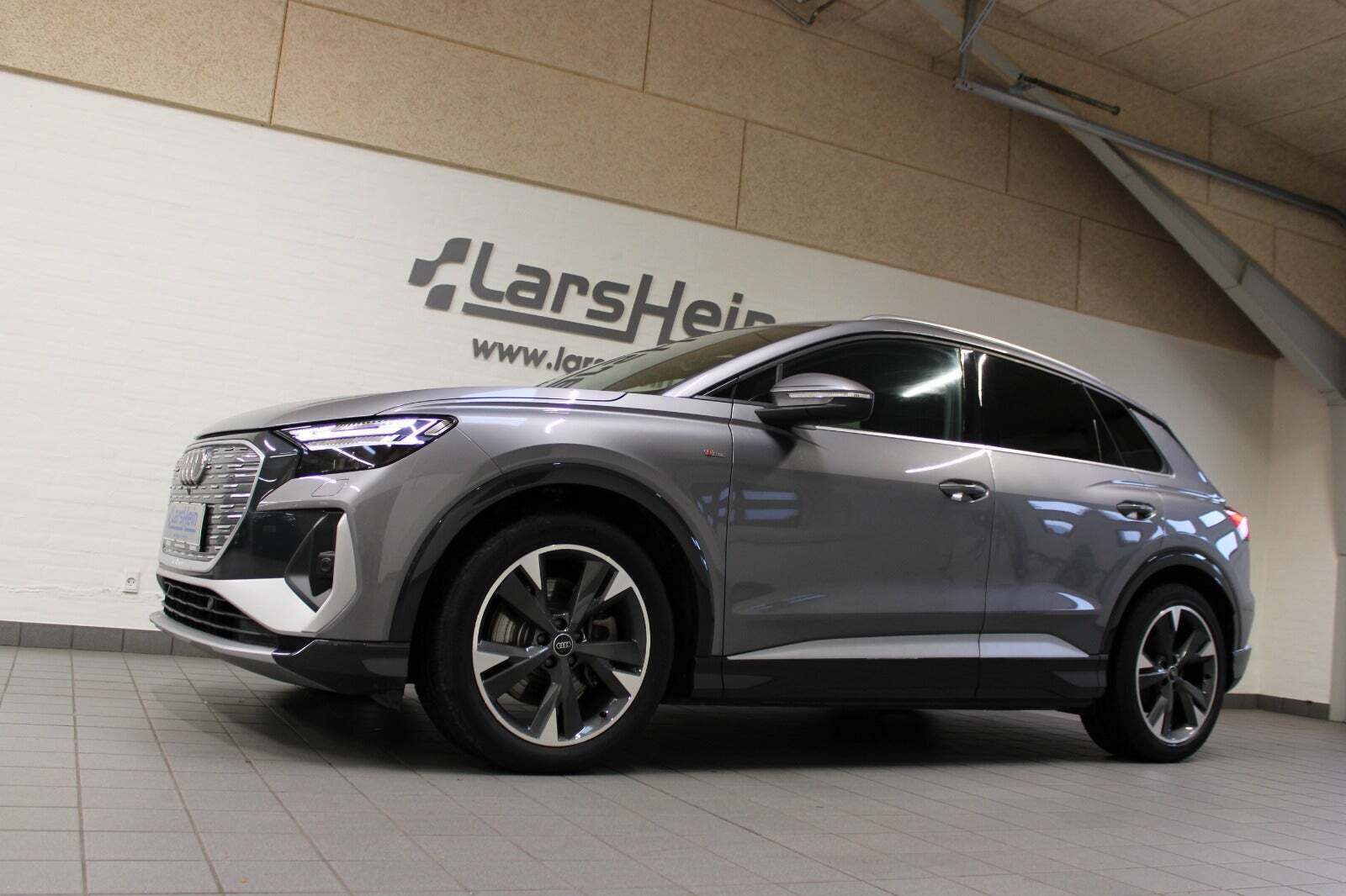 Grå Audi Q4 e-tron fra 2024