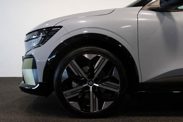 Grå Renault Megane E-Tech fra 2022