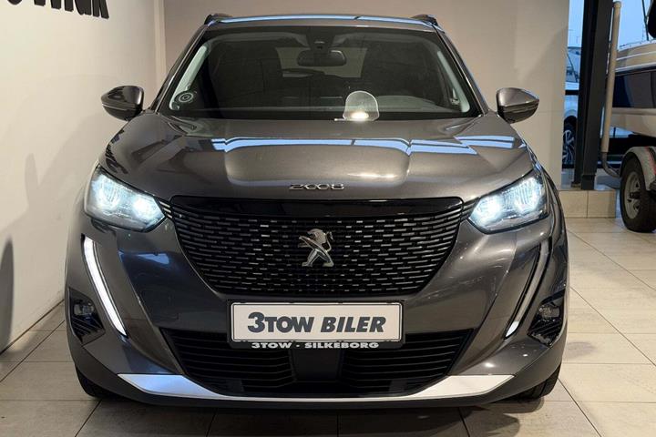 Grå Peugeot 2008 fra 2021