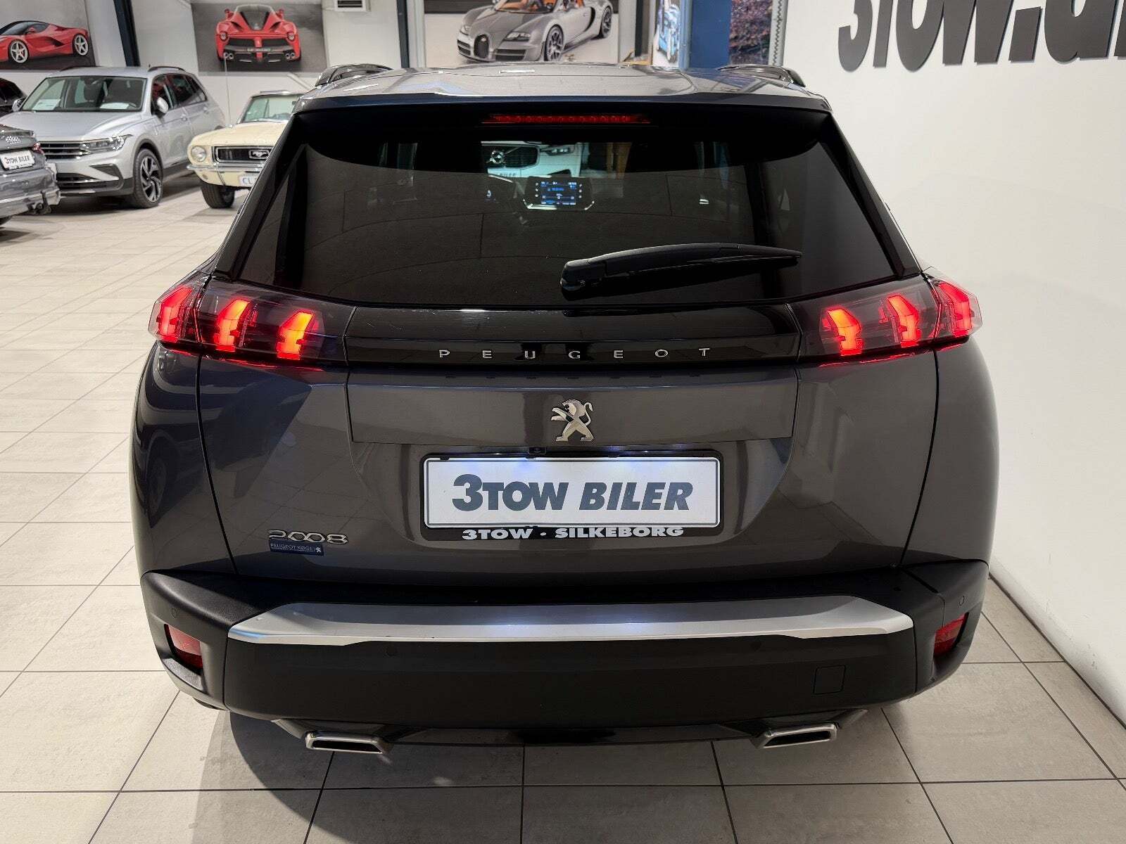 Grå Peugeot 2008 fra 2021