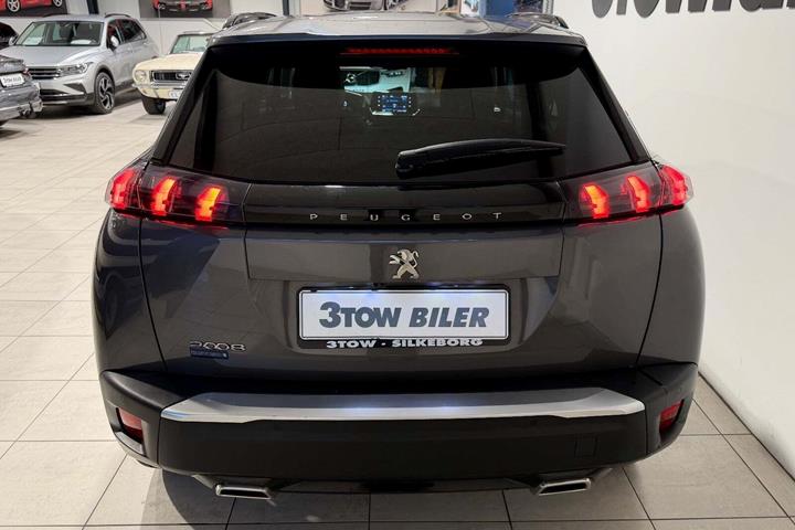 Grå Peugeot 2008 fra 2021
