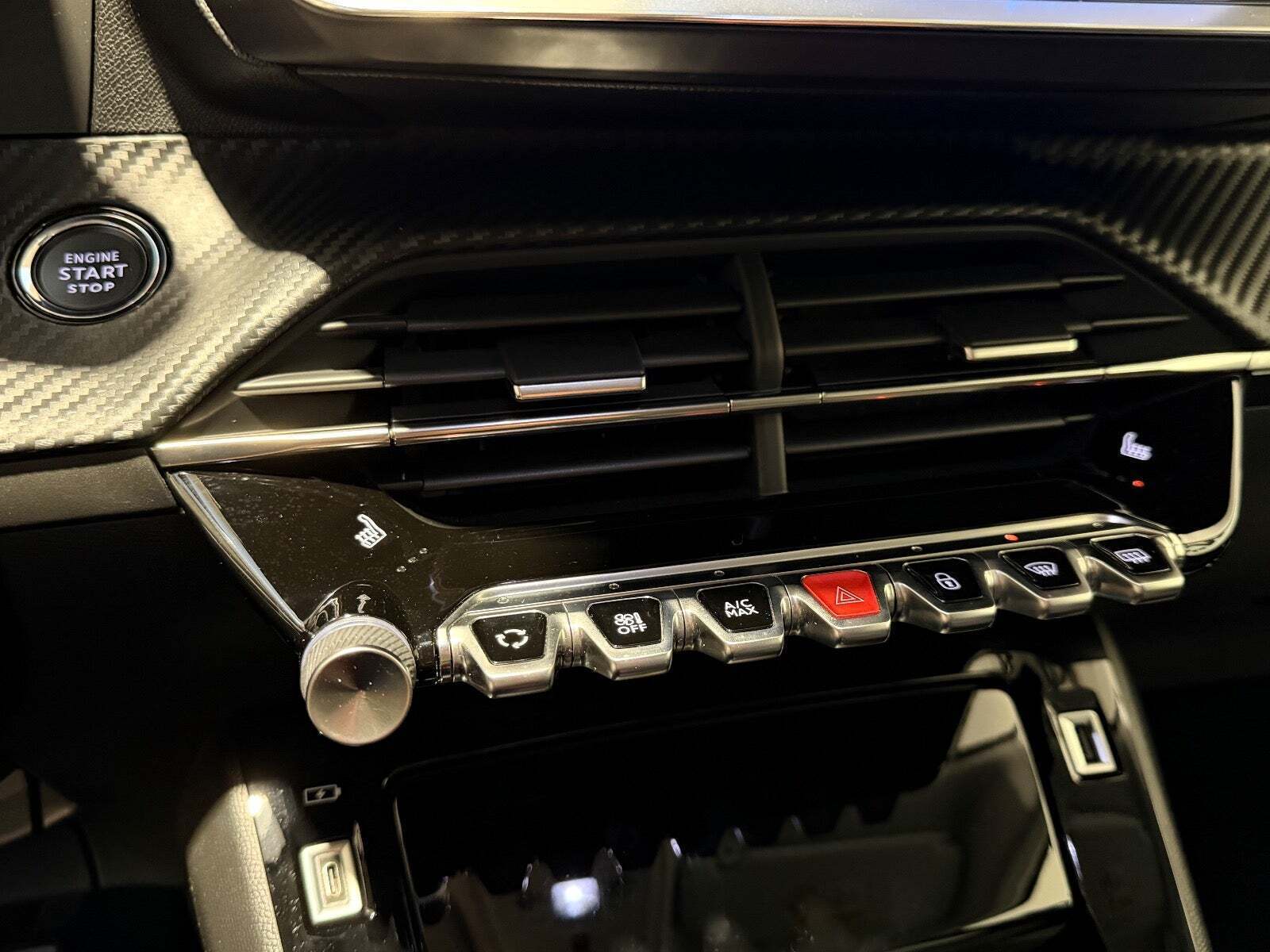 Grå Peugeot 2008 fra 2021