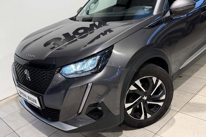 Grå Peugeot 2008 fra 2021