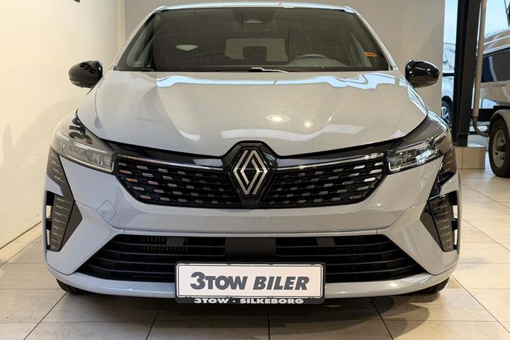 Grå Renault Clio V fra 2024 set udefra