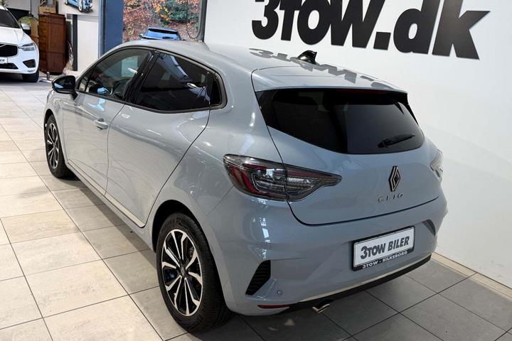 Grå Renault Clio V fra 2024