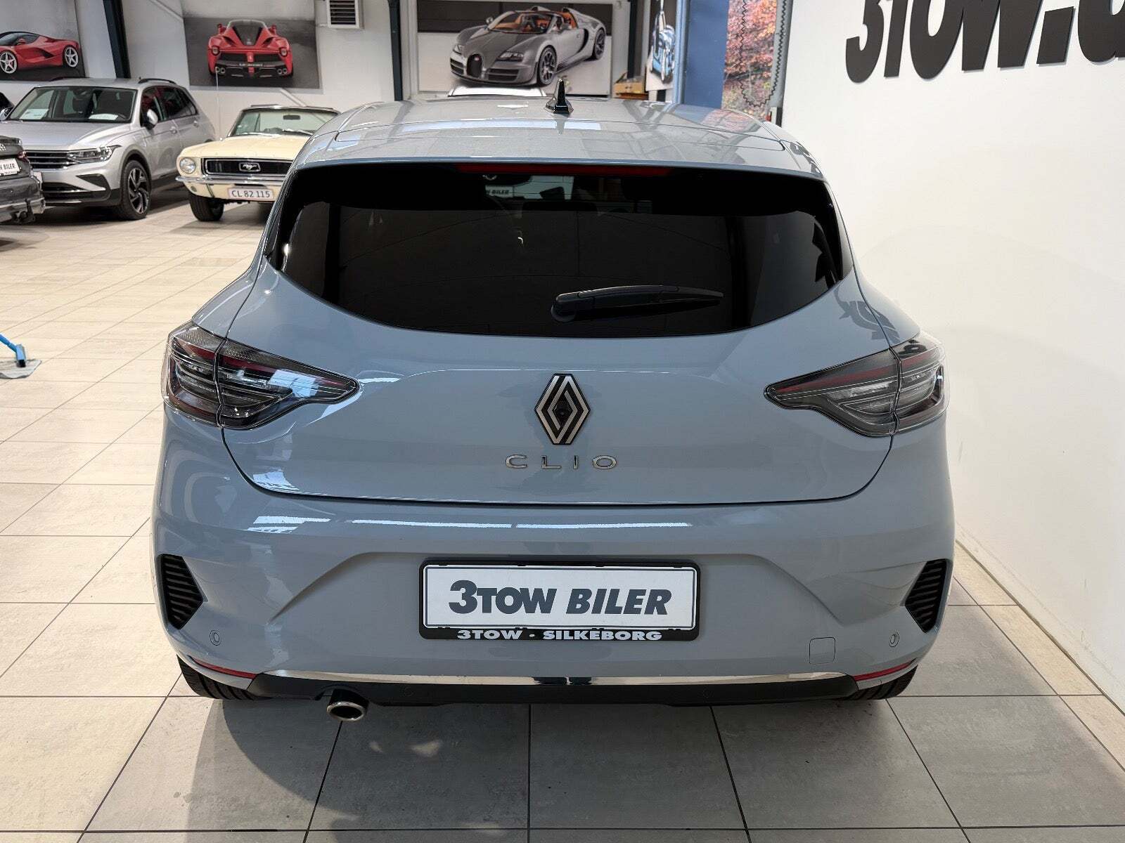 Grå Renault Clio V fra 2024