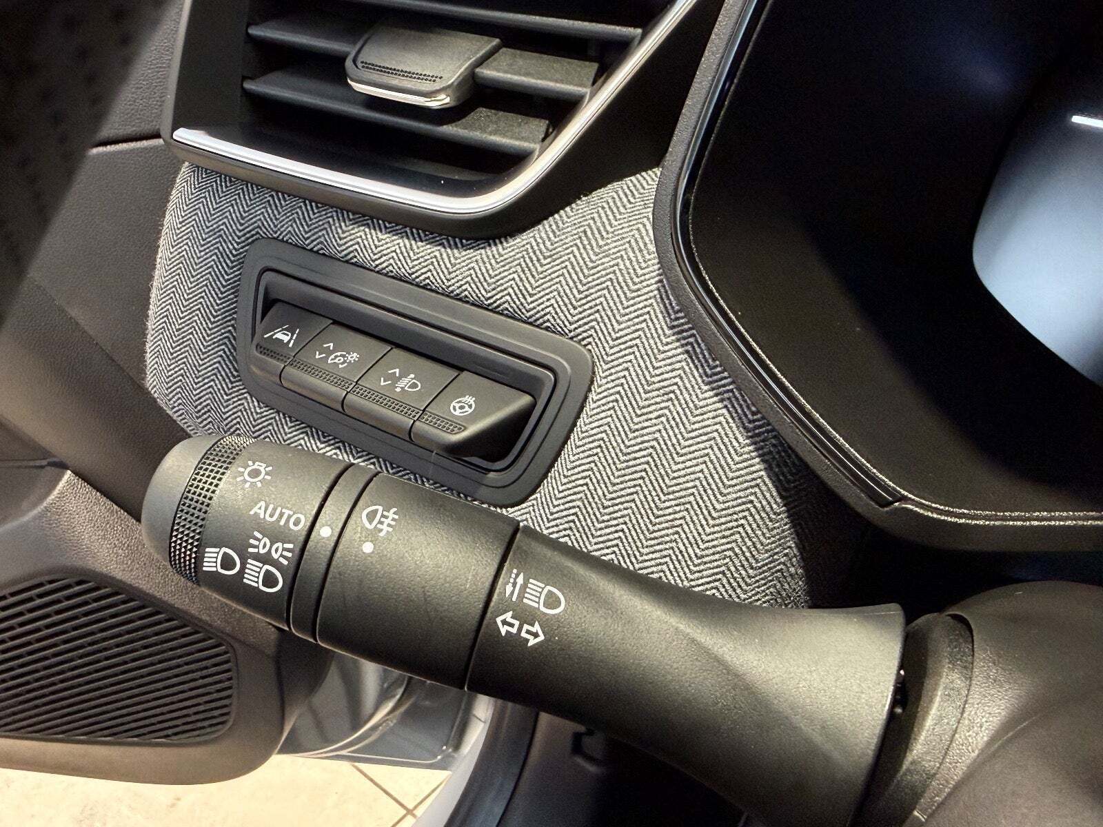 Grå Renault Clio V fra 2024