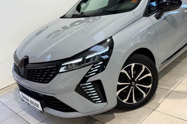 Grå Renault Clio V fra 2024 set udefra