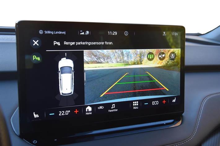 Hvid Skoda Enyaq fra 2022