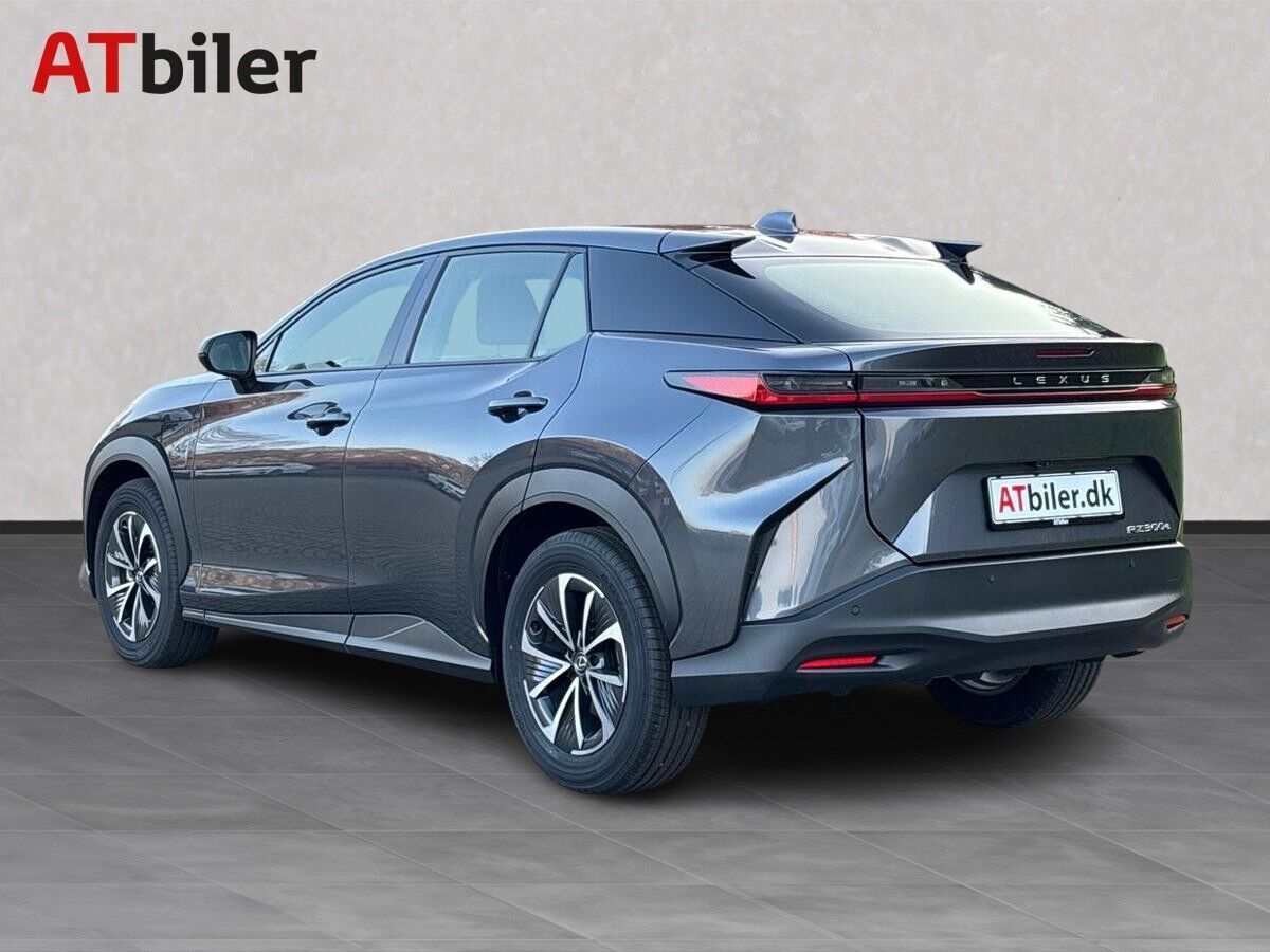 Grå Lexus RZ fra 2025