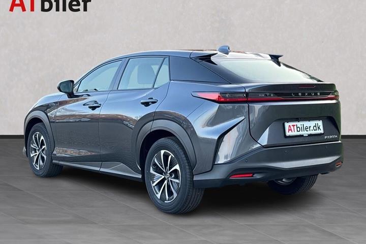 Grå Lexus RZ fra 2025