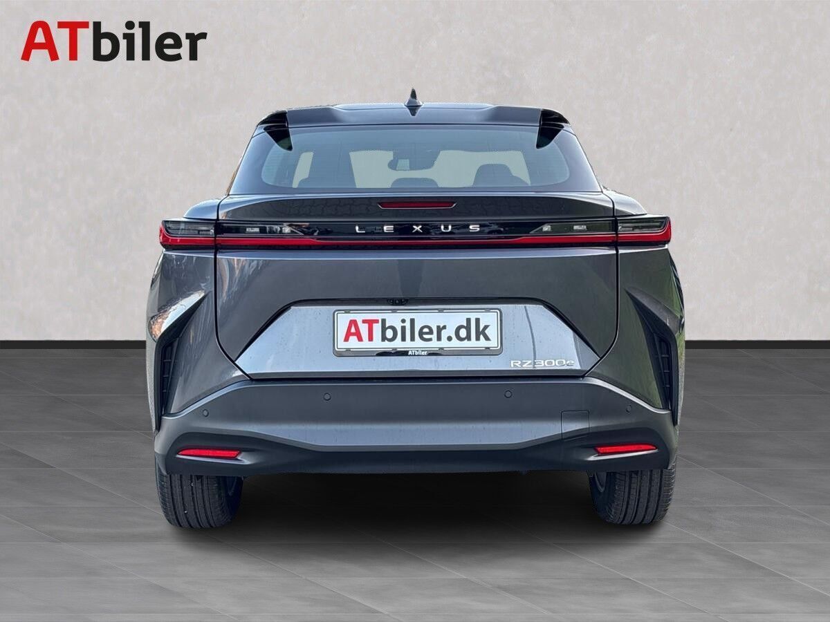 Grå Lexus RZ fra 2025