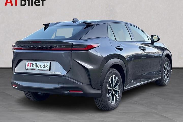 Grå Lexus RZ fra 2025