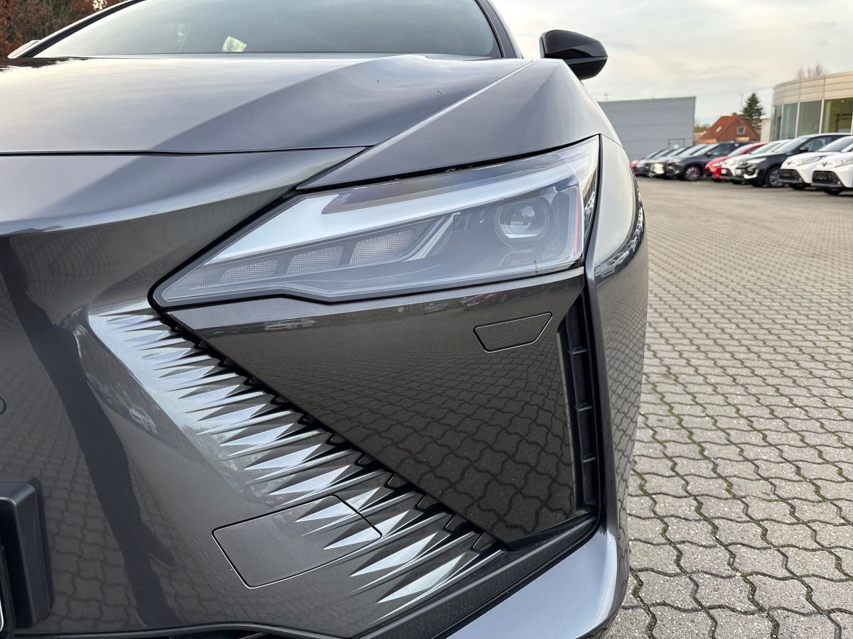 Grå Lexus RZ fra 2025