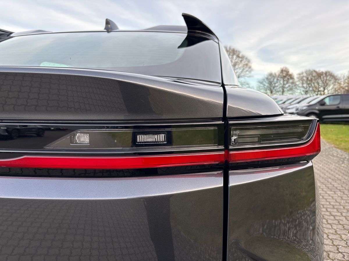 Grå Lexus RZ fra 2025