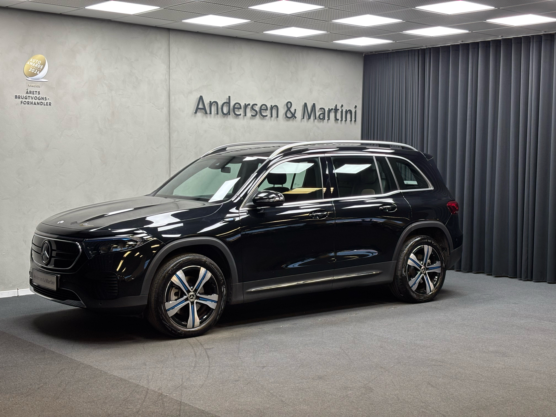 Sort Mercedes EQB 300 fra 2022