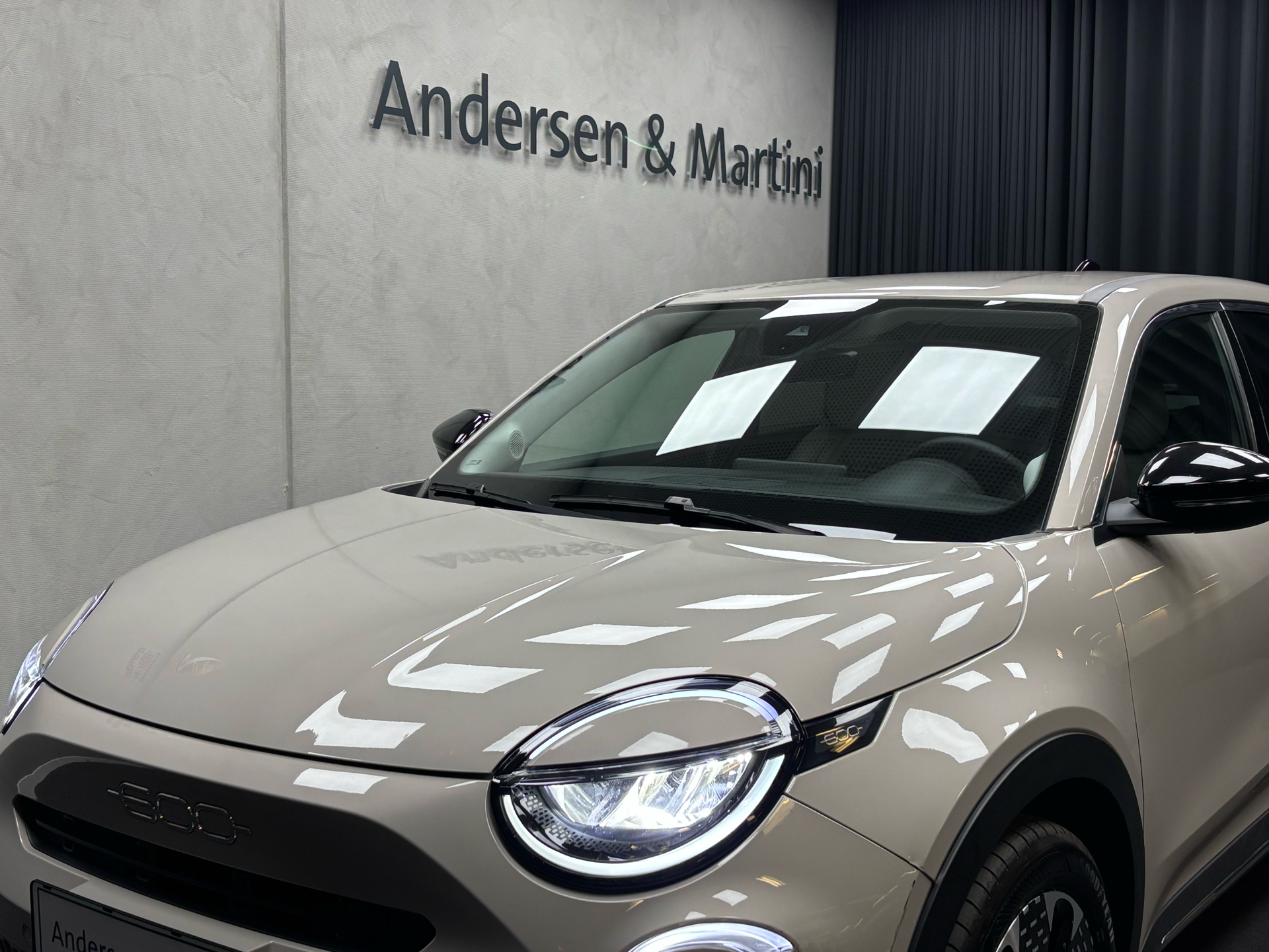 Beige Fiat 600e fra 2024