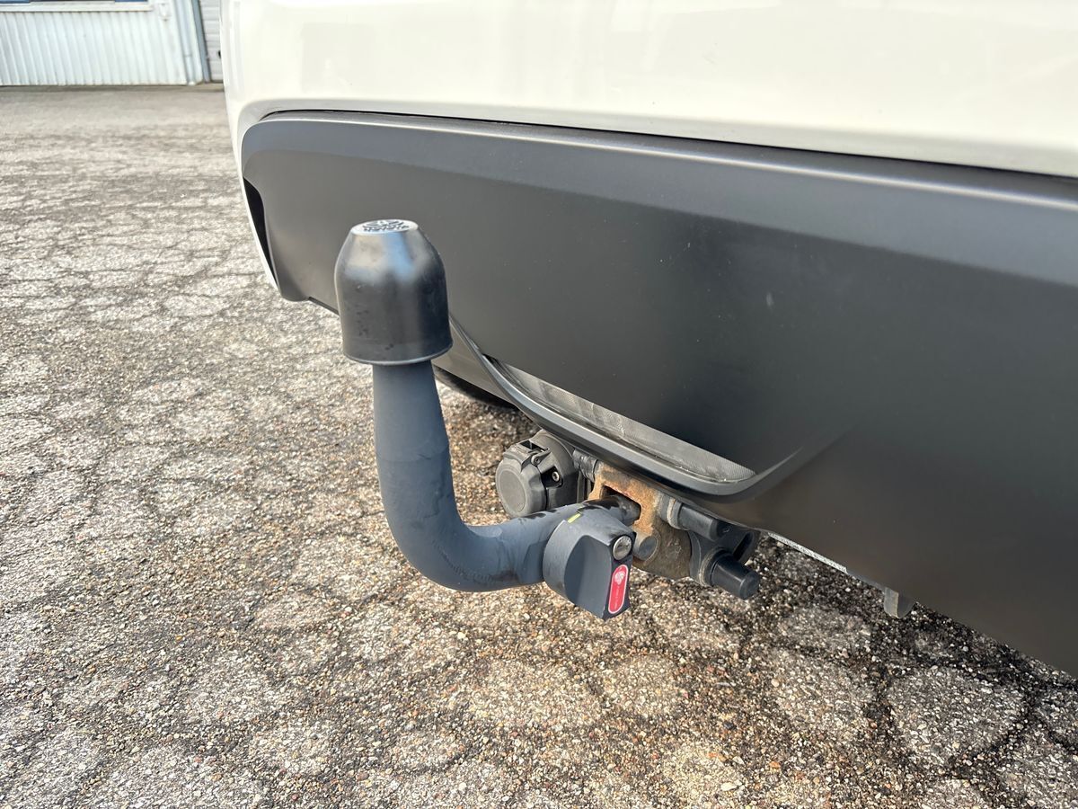 Hvid Toyota Yaris fra 2023