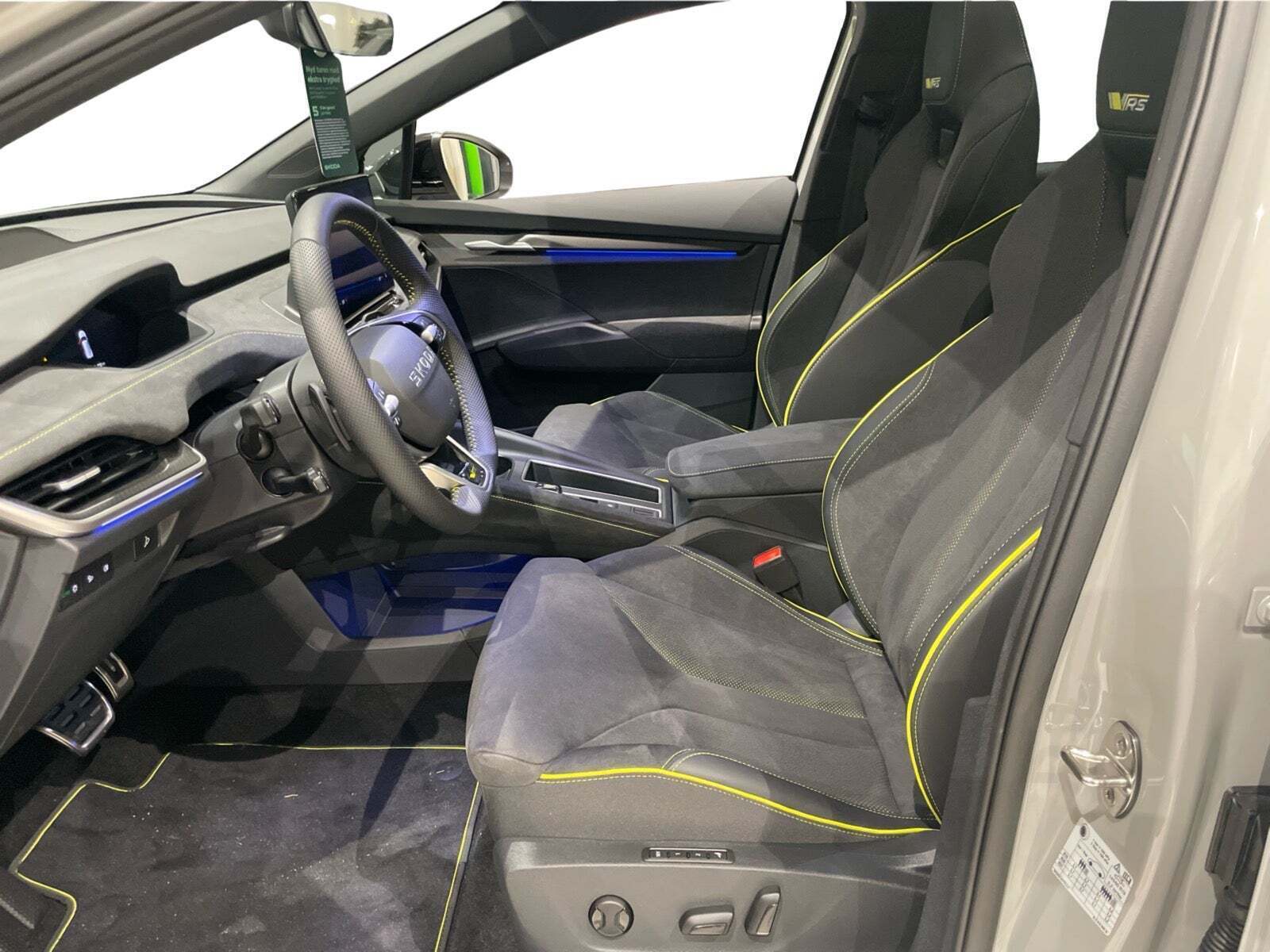 Grå Skoda Enyaq fra 2025