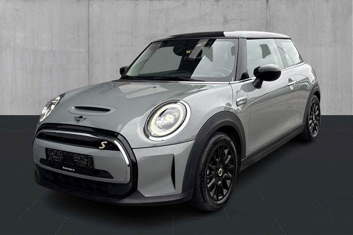 Grå Mini Cooper SE fra 2021 set udefra