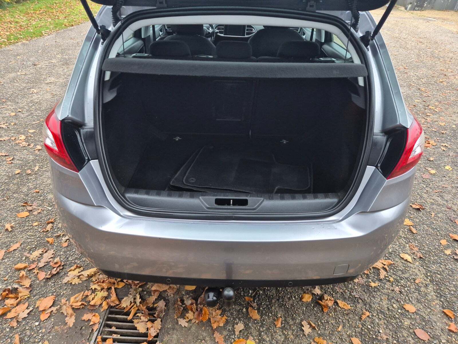 Grøn Peugeot 308 fra 2015