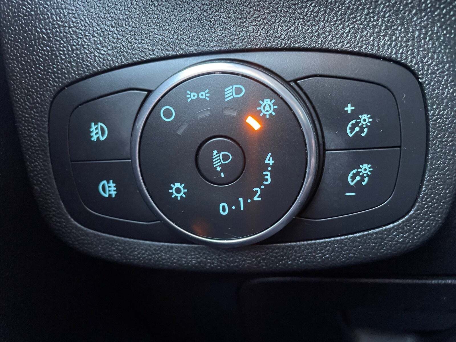 Blå Ford Fiesta fra 2019