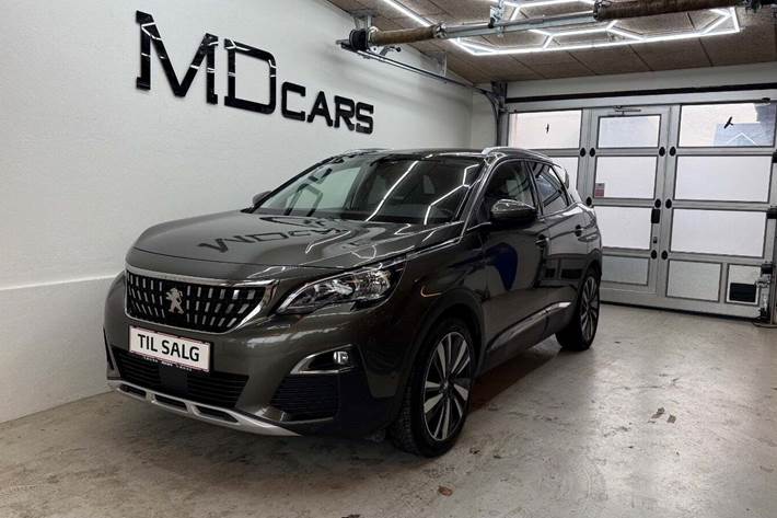 Grå Peugeot 3008 fra 2020 set udefra