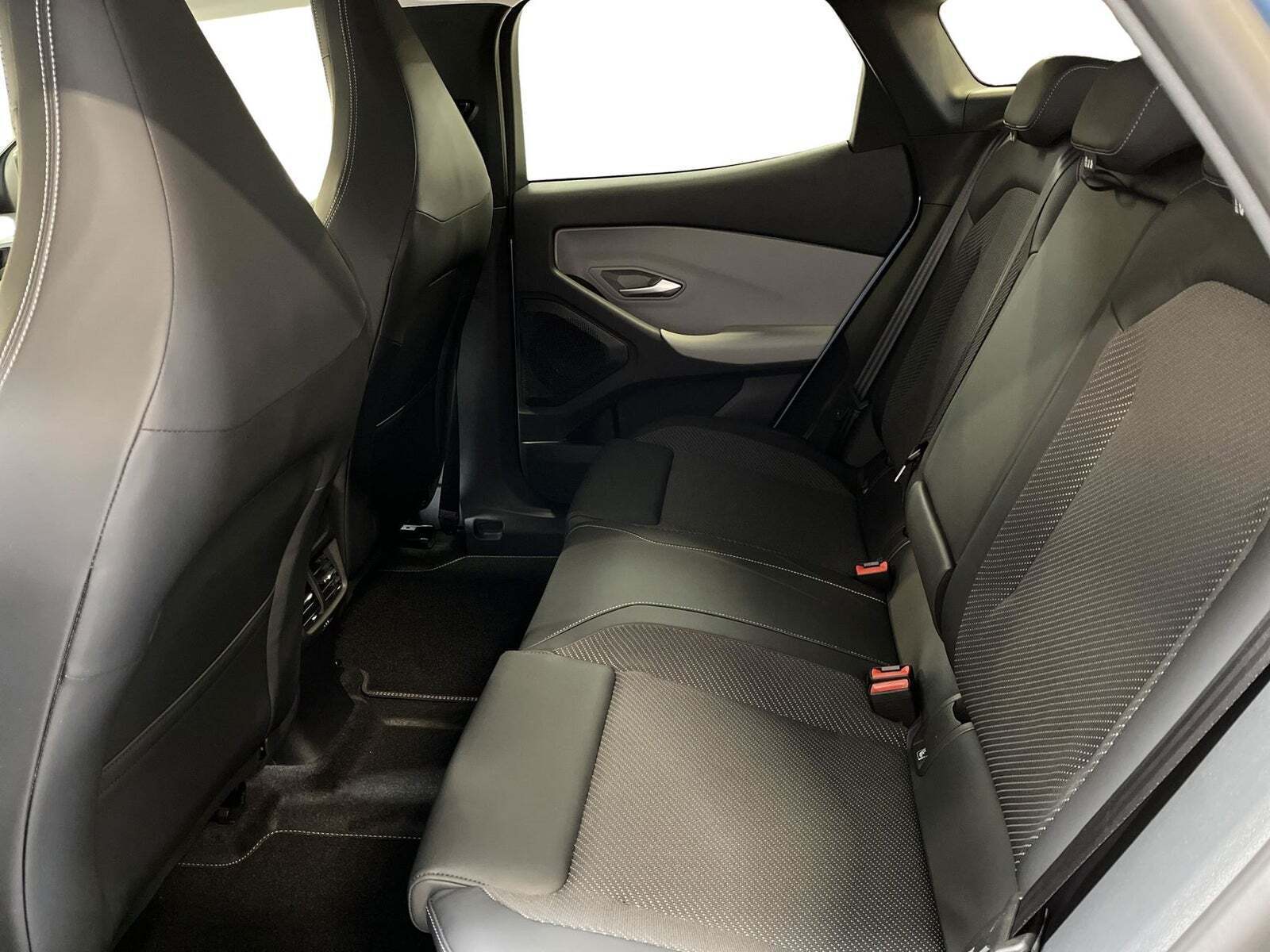 Ford Explorer 82 Select Extended Range