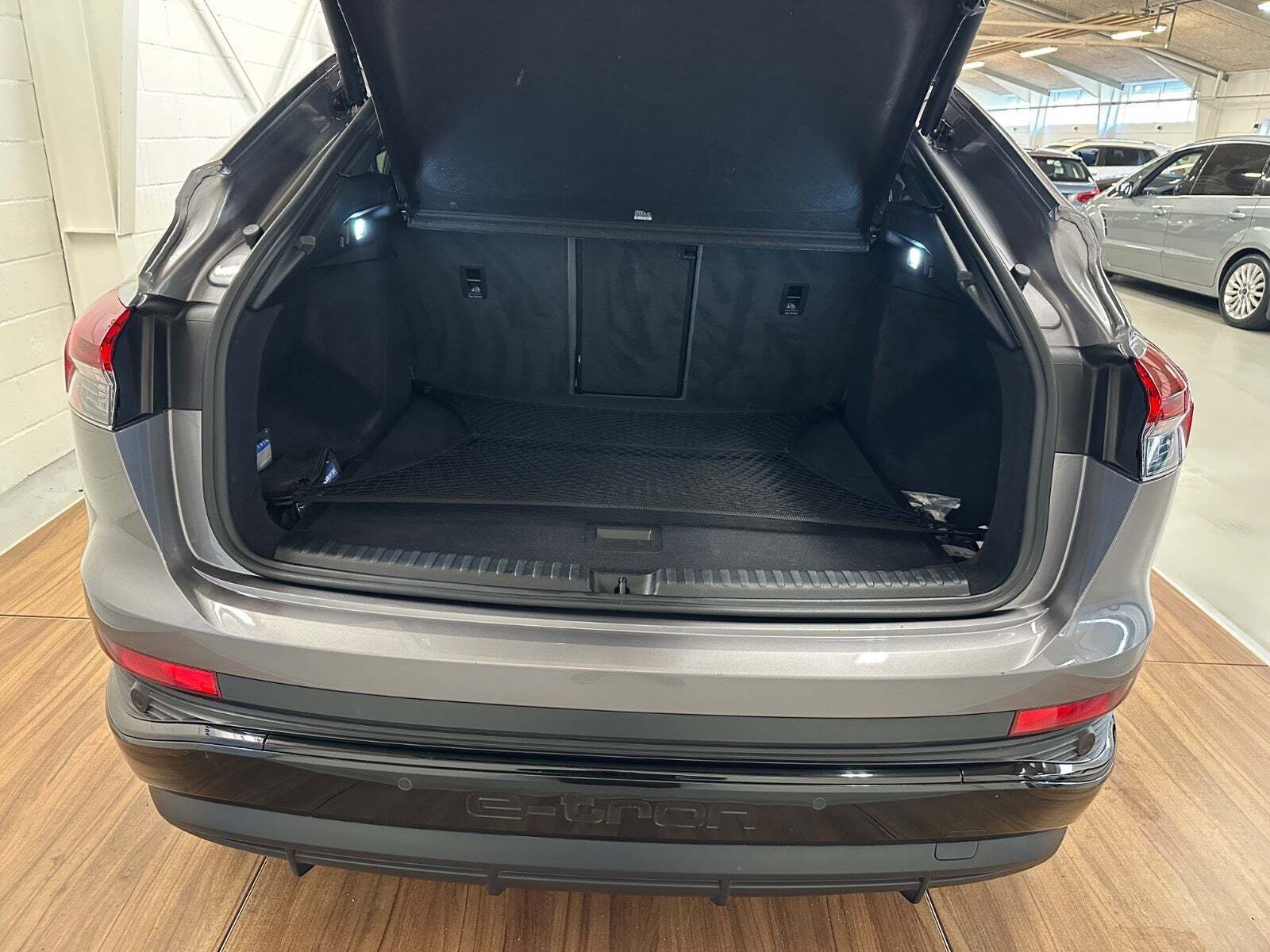 Grå Audi Q4 e-tron fra 2022