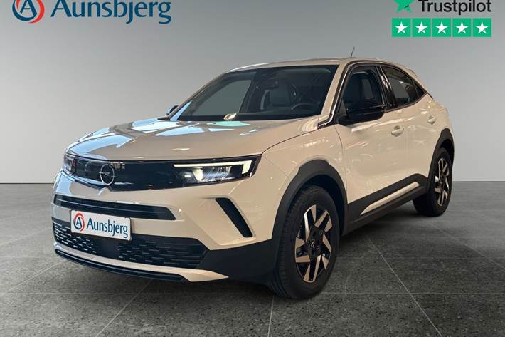 Hvid Opel Mokka-e fra 2024 set udefra