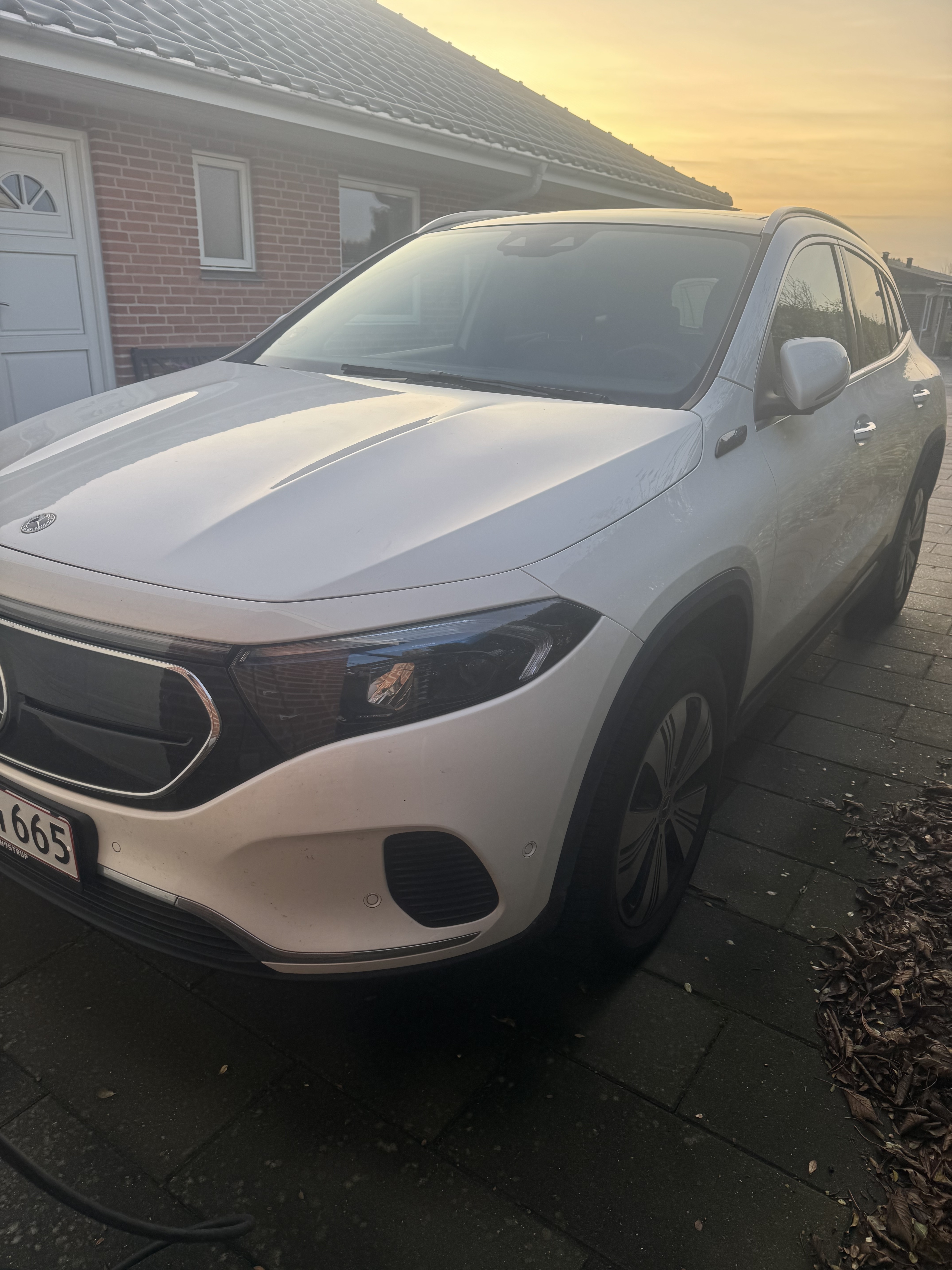 Hvid Mercedes EQA fra 2022
